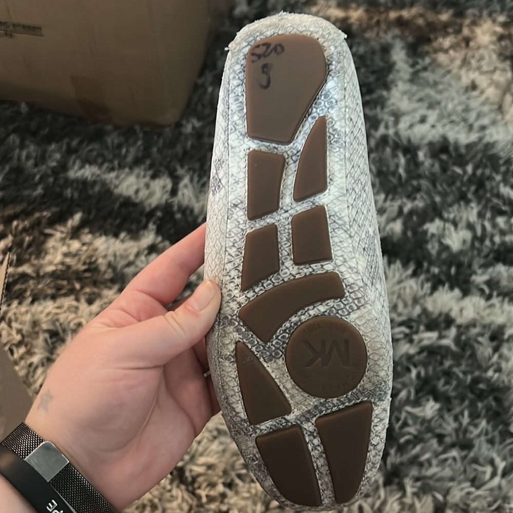 Stylish Gray Women's Loafers - Picture 4 of 5